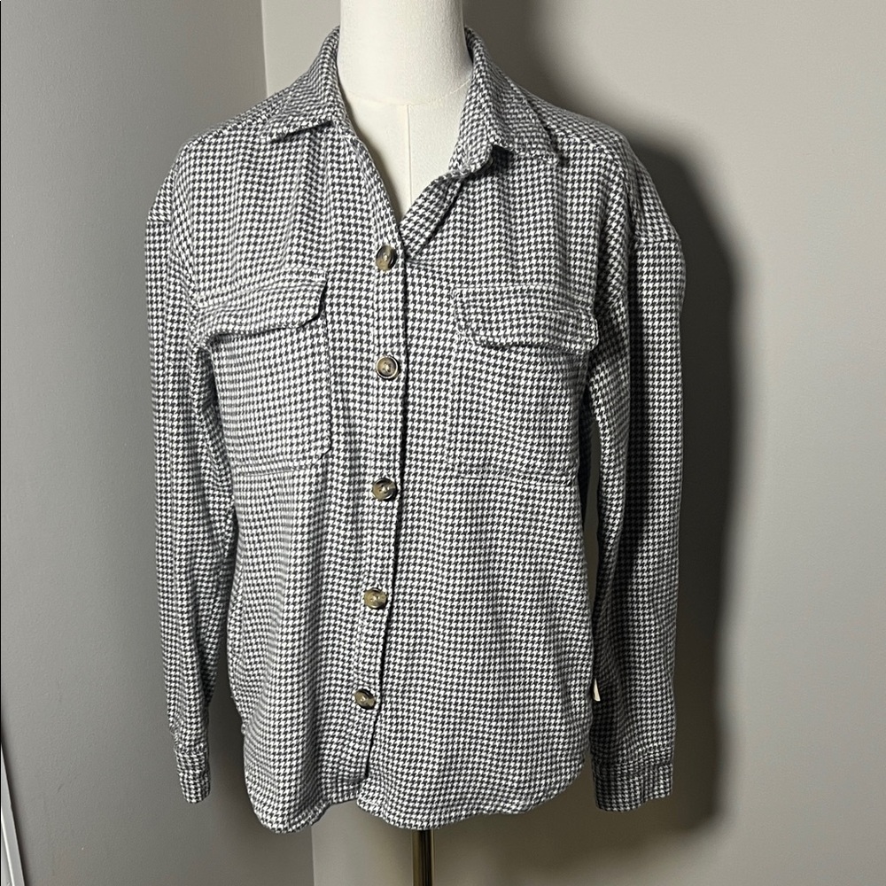 Hollister Women's Black and White Houndstooth Shirt Jacket